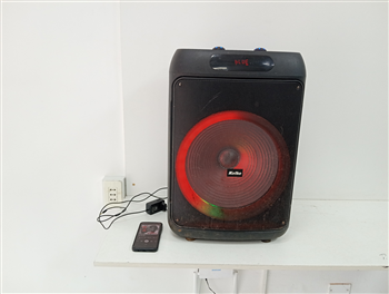 Caja De Sonido Amplificada Marca Kolke Modelo Kpb-731 Sin Control Usado En Buen Estado Acc Cargador Luces Led Bt Ent. Usb